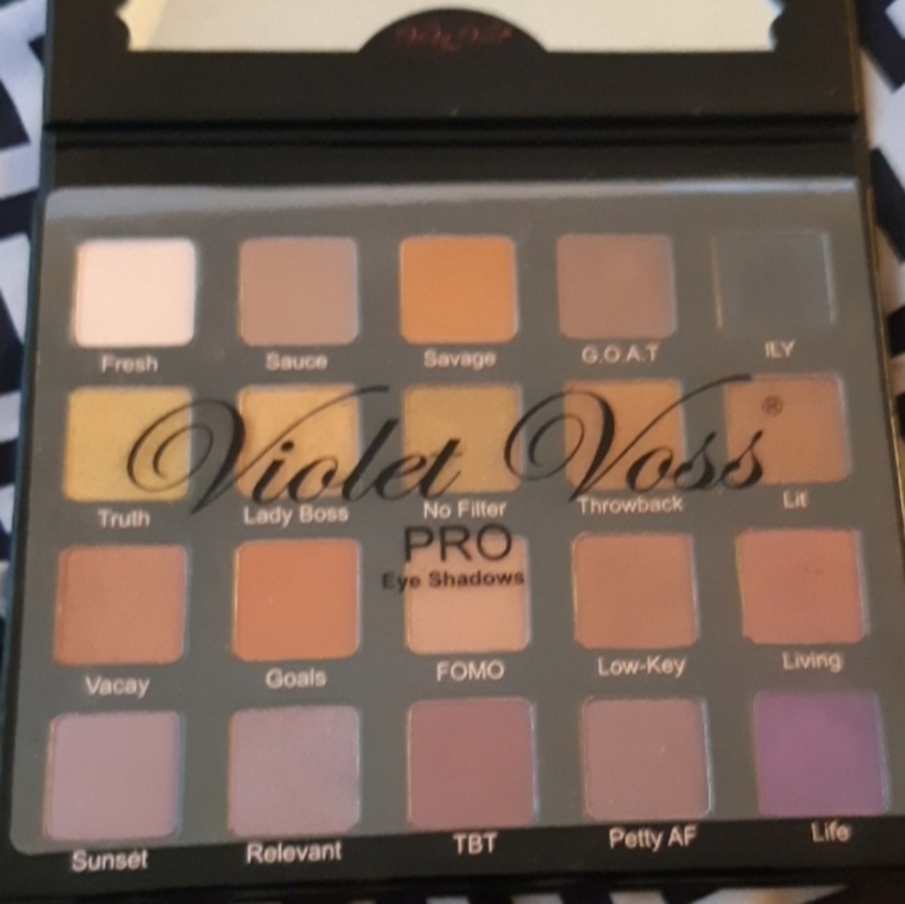 Violet Voss Hashtag palette